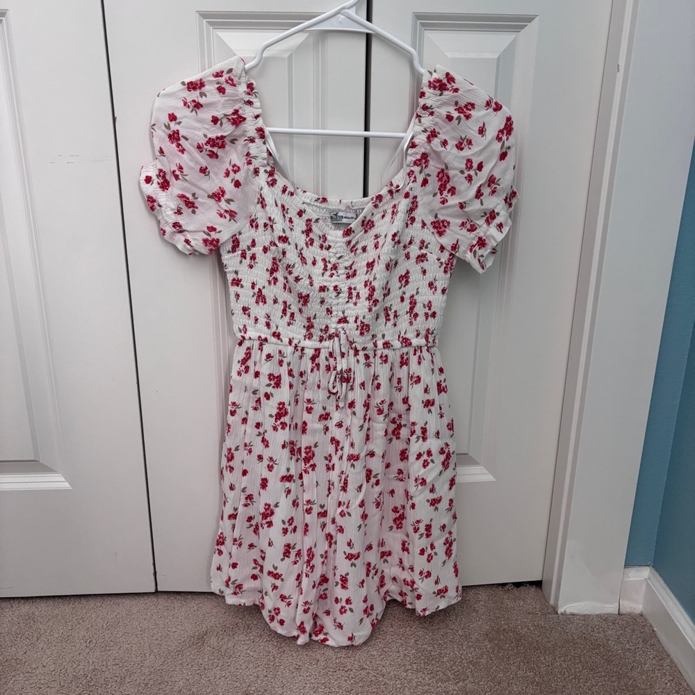 Hollister White Romper with Red Floral Print Size XS